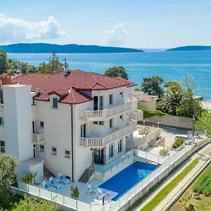 Riva With Swimming Pool Kastela